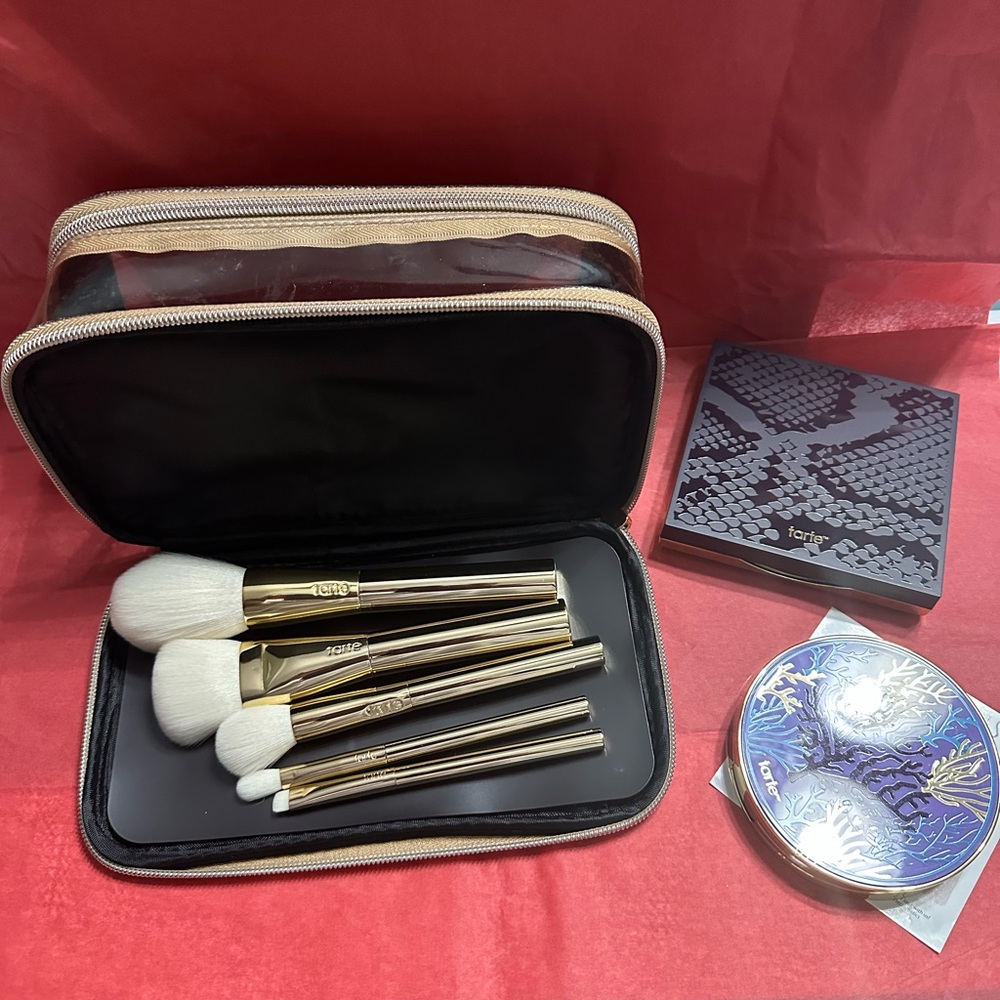 Tarte Gold and White Brush Set with 2 eyeshadow palettes and travel case